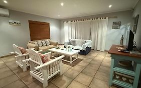 Barking Beach Cottage, Sandbaai - Pet Friendly